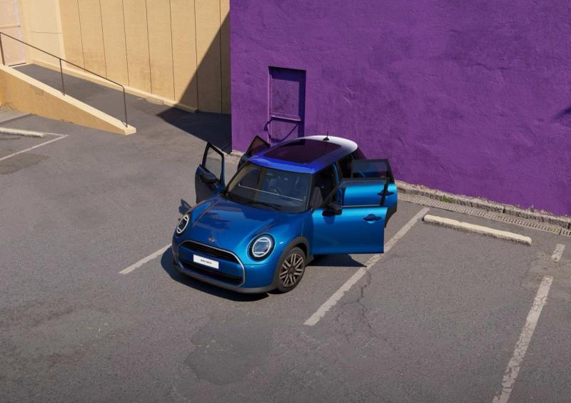 إطلاق ”MINI Cooper” خماسية الأبواب الجديدة كليًّا فى السوق المصرية