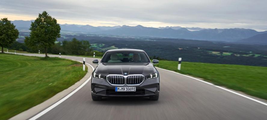 ”جلوبال أوتو للسيارات” تطرح BMW 520i Luxury الجديدة بالسوق المصرية