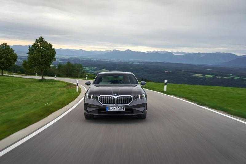 ”جلوبال أوتو للسيارات” تطرح BMW 520i Luxury الجديدة بالسوق المصرية