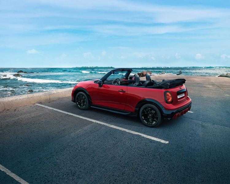 MINI  تطلق الطراز الجديد كليًّا ”Cooper Convertible” فى السوق المصرية