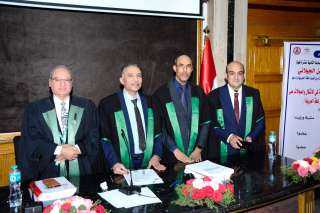 امتياز مع مرتبة الشرف الأولى لرسالة دكتوراه المستشار الثقافي الموريتاني المختار الجيلاني بآداب جامعة القاهرة