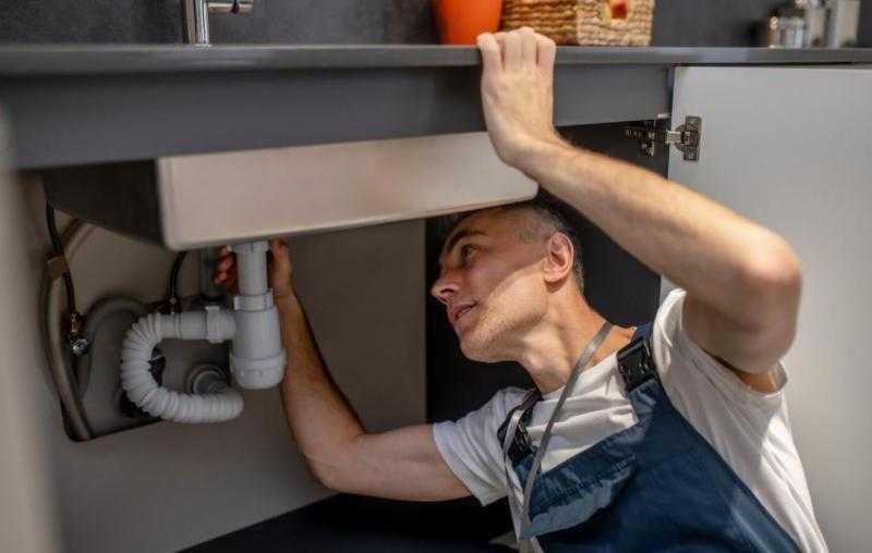 أرخص سباك صحي ابو حليفة مع خدمة منزلية سريعة  68883237