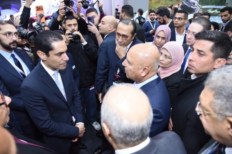 خلال زيارته.. وزير الصناعة والنقل يتفقد معرض أوتومورو 2026 فى دورته الأولى