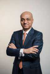 للمرة الثانية خلال عامين.. محمد قنديل يفوز بجائزة ”أفضل رئيس تنفيذى” من مجموعة ”BMW” فى أفريقيا وشرق أوروبا لعام 2025