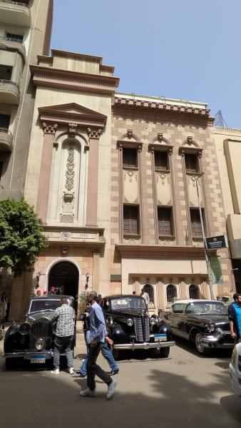 احتفالًا بمرور 102 عامًا على إنشاء نادى السيارات..  أكثر من 60 سيارة كلاسيكية تزين شوارع العاصمة فى كرنفال استثنائى