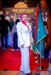 مهرجان ”ملكة جمال مصر للسلام” يكرم المنتجة السينمائية الفلسطينية رنا ابوسيدو