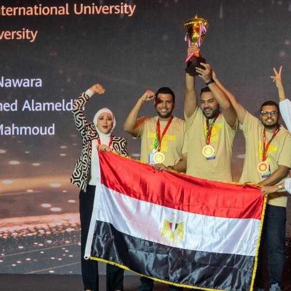 إنجاز عالمي لطلاب هندسة وعلوم الحاسب بجامعة الملك سلمان وإقتناصهم الميدالية الذهبية والكأس Huawei ICT Competition بالصين