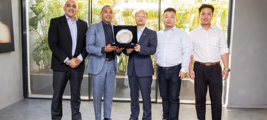 ”أبو غالى موتورز” تبحث مع ”Geely Global” استراتيحية تصنيع سيارات ”Geely NEV” فى مصر