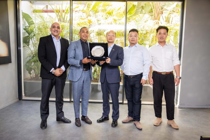 ”أبو غالى موتورز” تبحث مع ”Geely Global” استراتيحية تصنيع سيارات ”Geely NEV” فى مصر