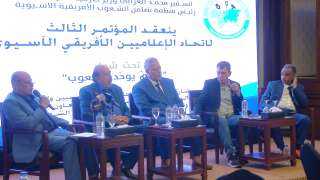 اتحاد الإعلاميين الأفريقي الآسيوي وأمريكا اللاتينية يهدي الرئيس السيسي ”درع الاتحاد” ويختتم مؤتمره بالقاهرة بتوصيات لتعزيز الإعلام المهني