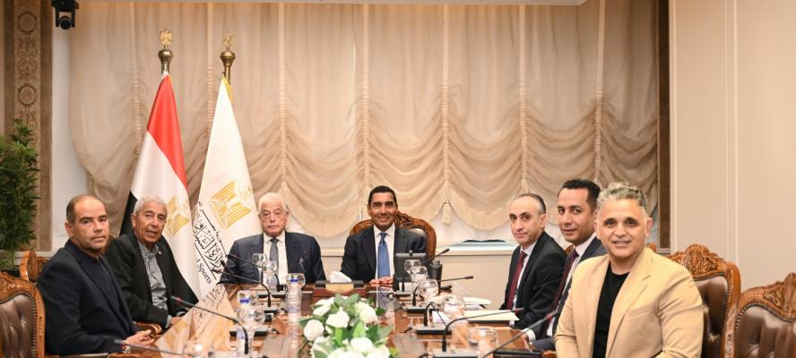 أبرزها ”فورميولا1” و”ميلي ميليا”.. ”نادى السيارات” يبحث مع وزير الشباب مستقبل ‏‏‏رياضات المحركات فى مصر