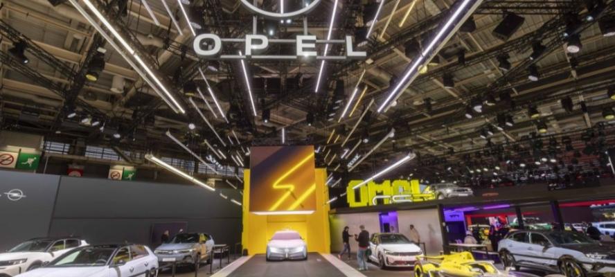 أوبل تستعرض رؤيتها لمستقبل السيارات الألمانية وتكشف عن طرازات GSE عالية الأداء في معرض باريس للسيارات 2026