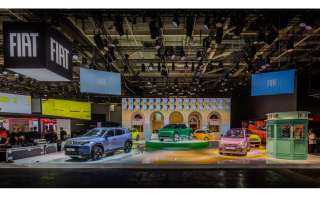 فيات تقدم ساحة إيطالية عصرية في معرض باريس للسيارات